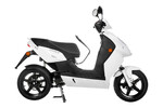 100/scooter-govecs-vue-droite-trappe-levee.jpg