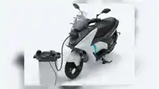 100/yamaha-e01-charging.jpg